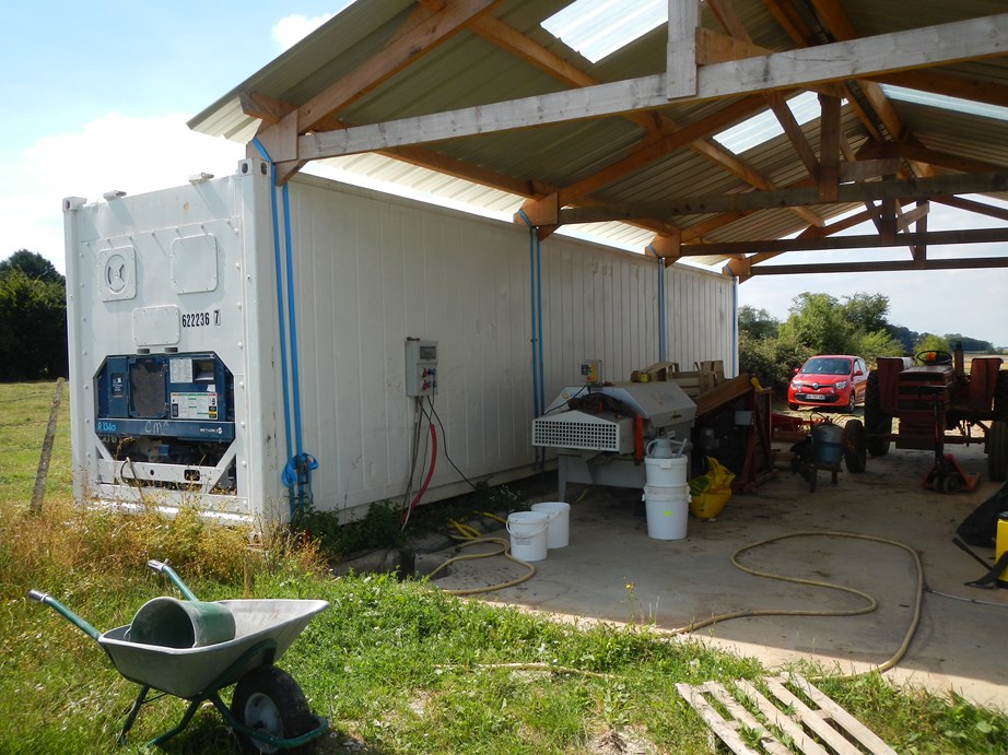 Moteur du frigo et atelier de lavage