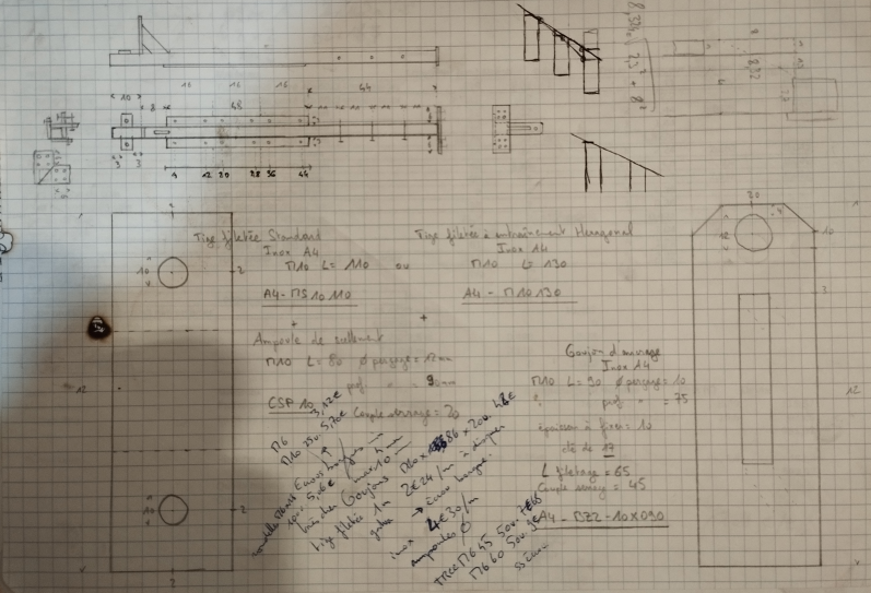 Plan 3 vues au 1/10 du poteau simple + notes diverses + plan taille réelle de certaines pièces du poteau simple